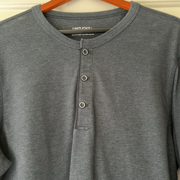 Men’s Untuckit Long Sleeve Henley Shirt - Picture 2 of 5